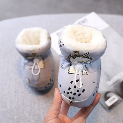 Delicate craftsmanship, thoughtful design. Autumn and winter fleece shoes, provide the warmest care for babies.